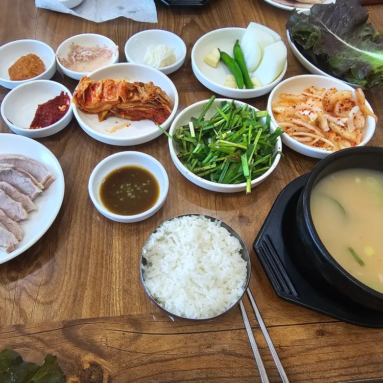 가야공원 돼지국밥 대표 사진