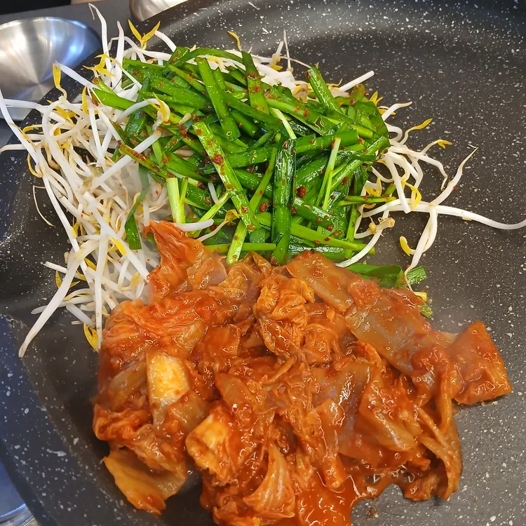창영이 부추 냉삼&국수집 대표 사진