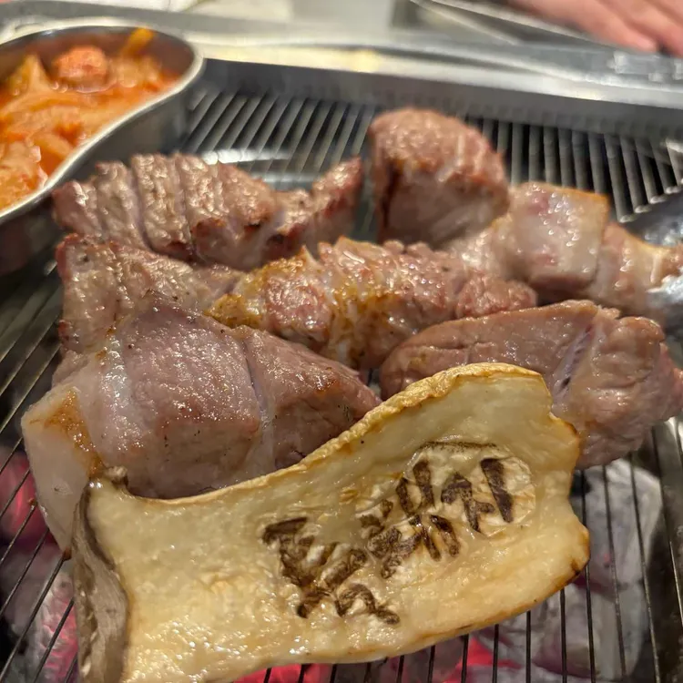 특돼지 대표 사진