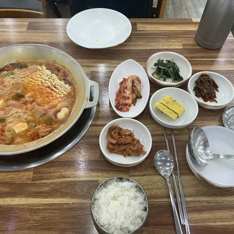 강남샤브샤브칼국수부대찌개앤매운철판 대표 사진