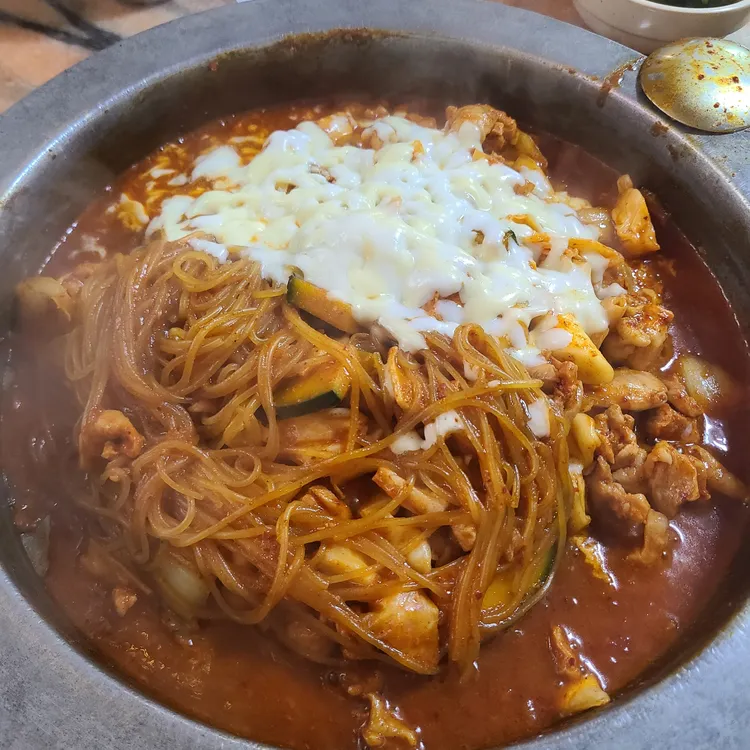 춘천집닭갈비본사직영철판구이 대표 사진