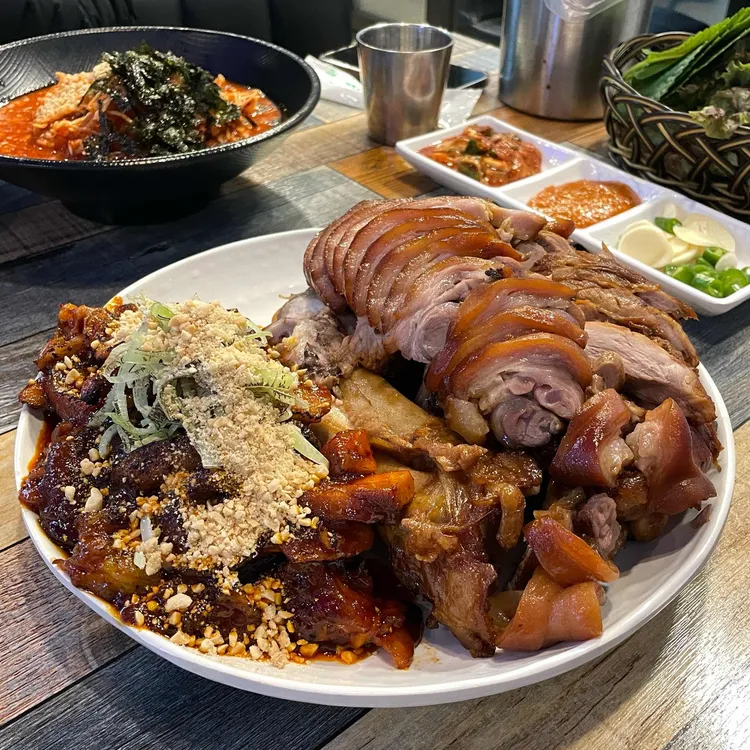 돈돈족발 대표 사진