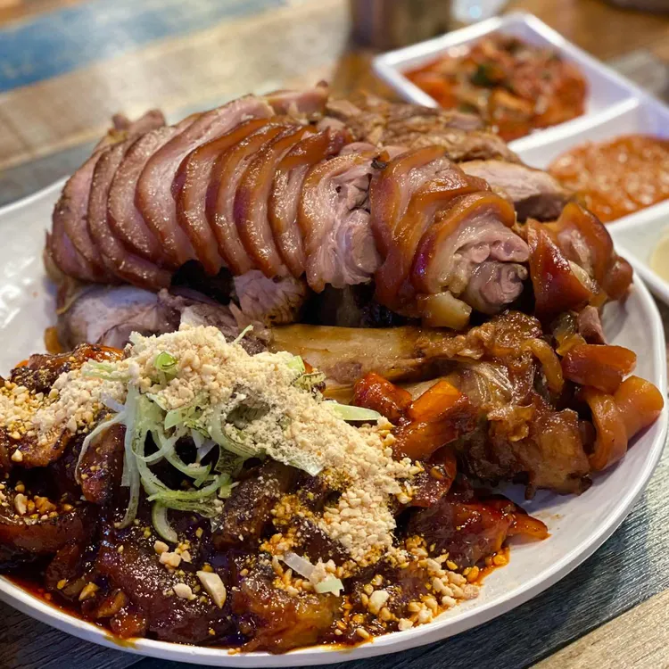 돈돈족발 대표 사진
