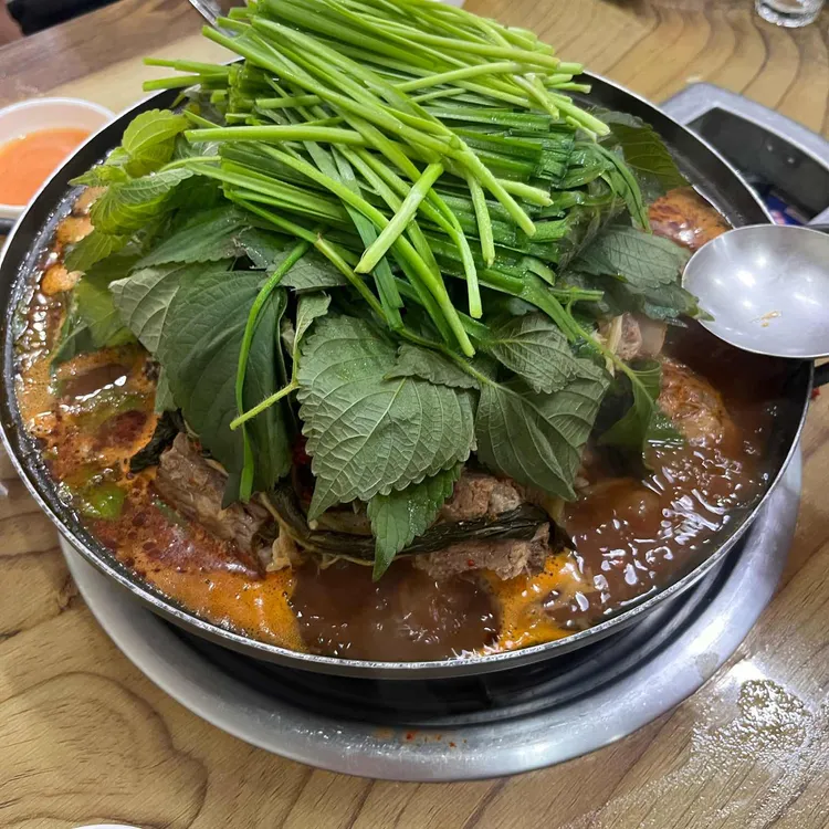 벼슬구지뼈다귀감자탕 대표 사진