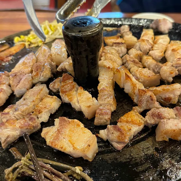 솥뚜껑김치삼겹살 대표 사진