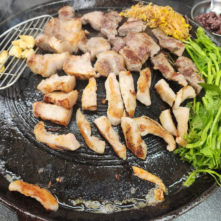 솥뚜껑 미나리 제주삼겹살 대표 사진