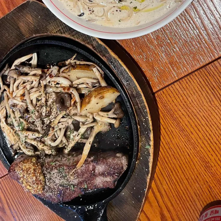 콤마 대표 사진