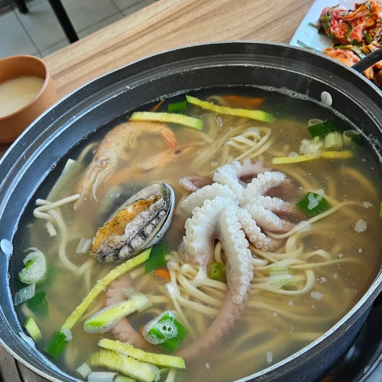 전통우리밀칼국수전문 사진 2