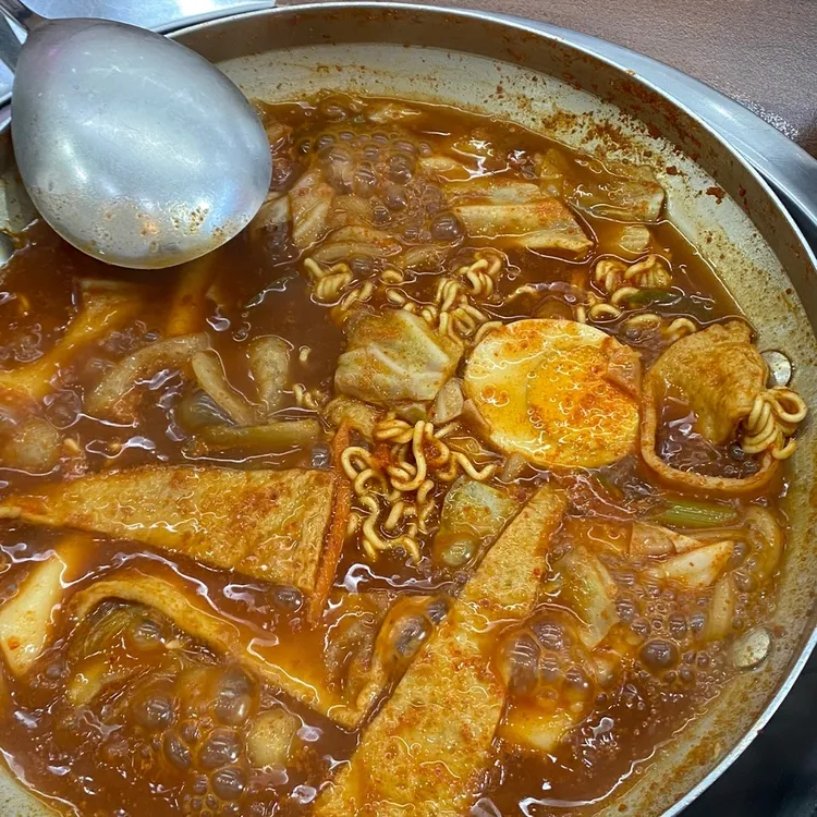 떡볶이에 밥볶아 대표 사진