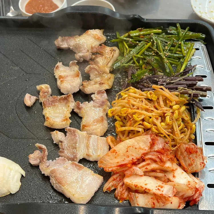 돼지아저씨 대표 사진