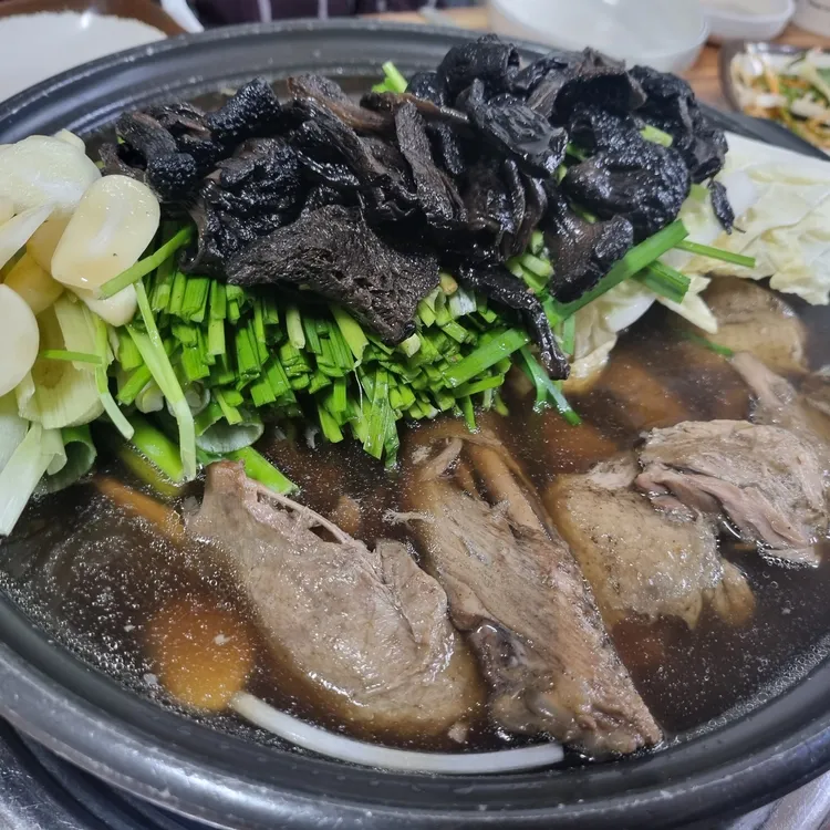 생 황금오리 능이버섯백숙 대표 사진