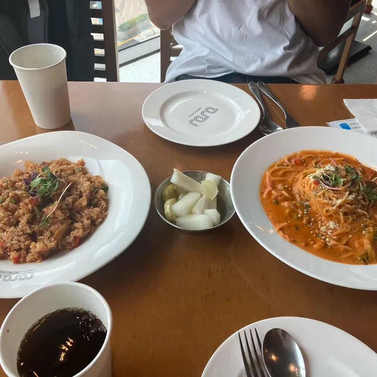 라라코스트 대표 사진