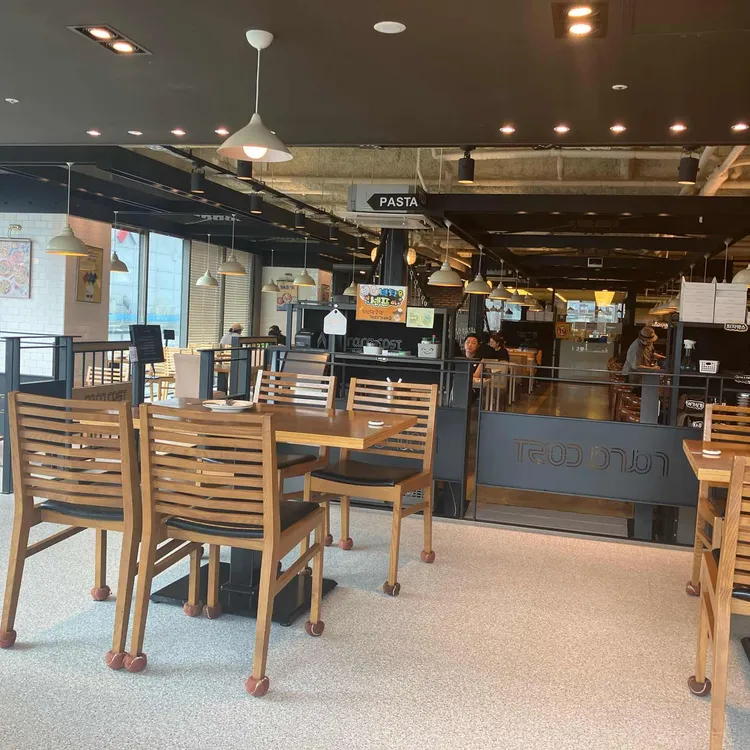 라라코스트 대표 사진
