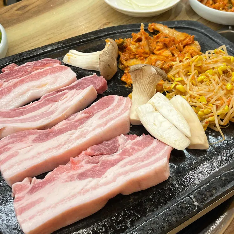 새까만꿀꿀이 대표 사진