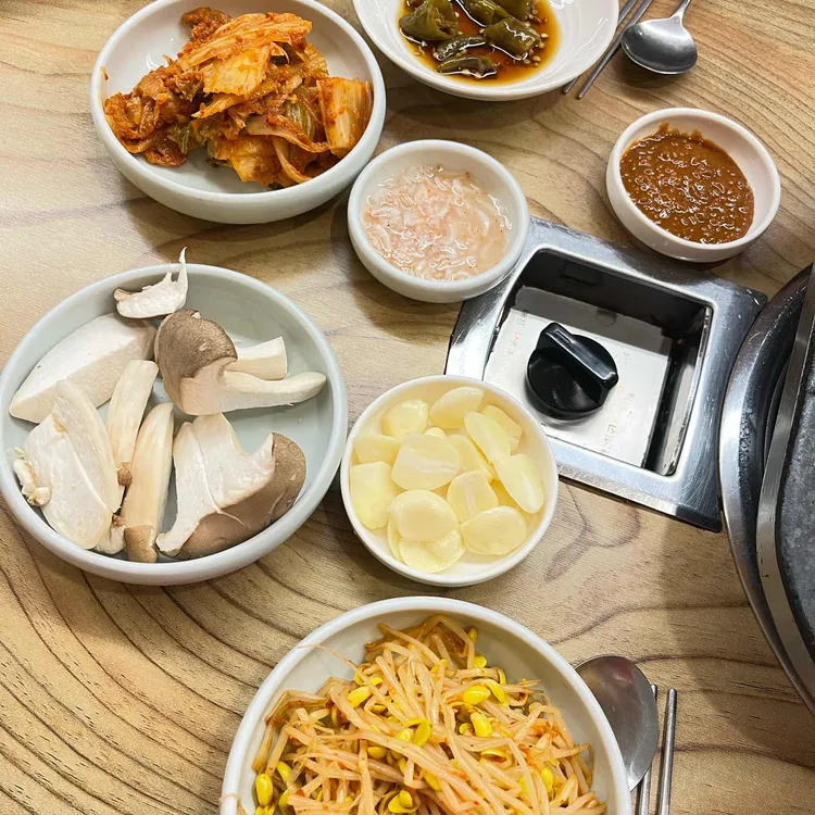 새까만꿀꿀이 대표 사진