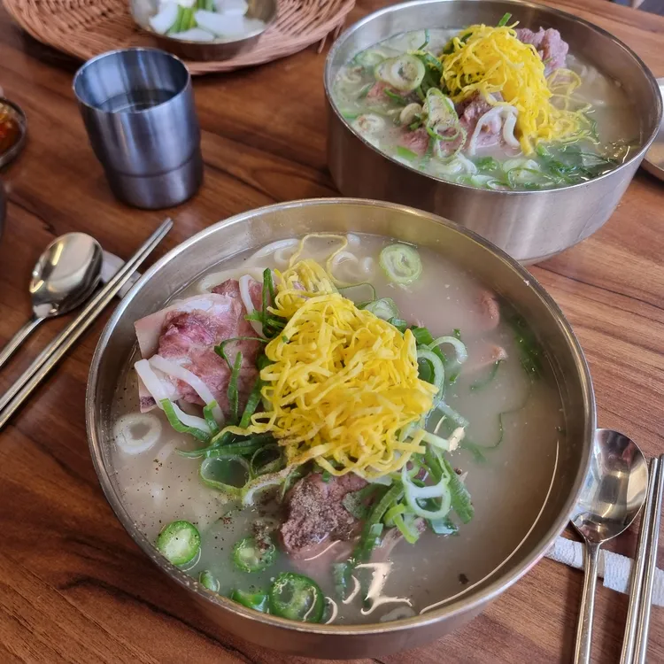 평이담백 뼈칼국수 대표 사진