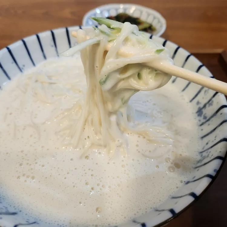 플로르 대표 사진