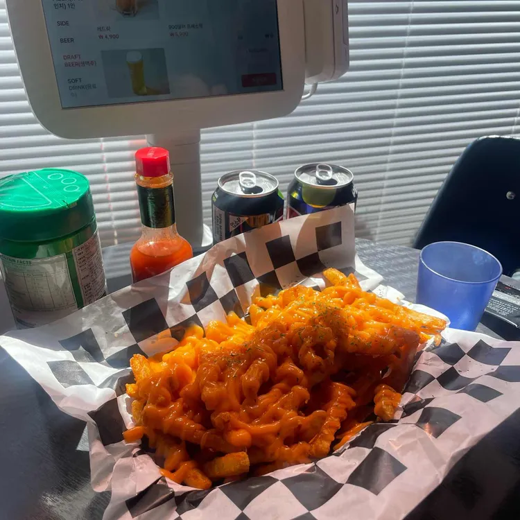 900달러 대표 사진