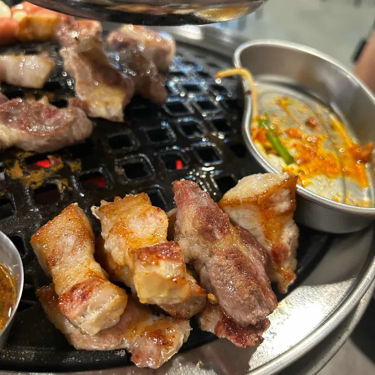 돈돼지 대표 사진