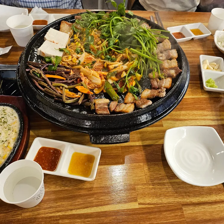 무쇠솥뚜껑삼겹살 대표 사진