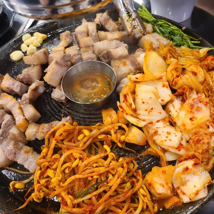 할매솥뚜껑삼겹살 대표 사진