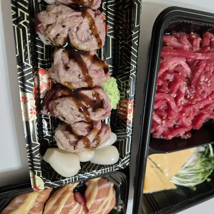 육회바른연어 대표 사진