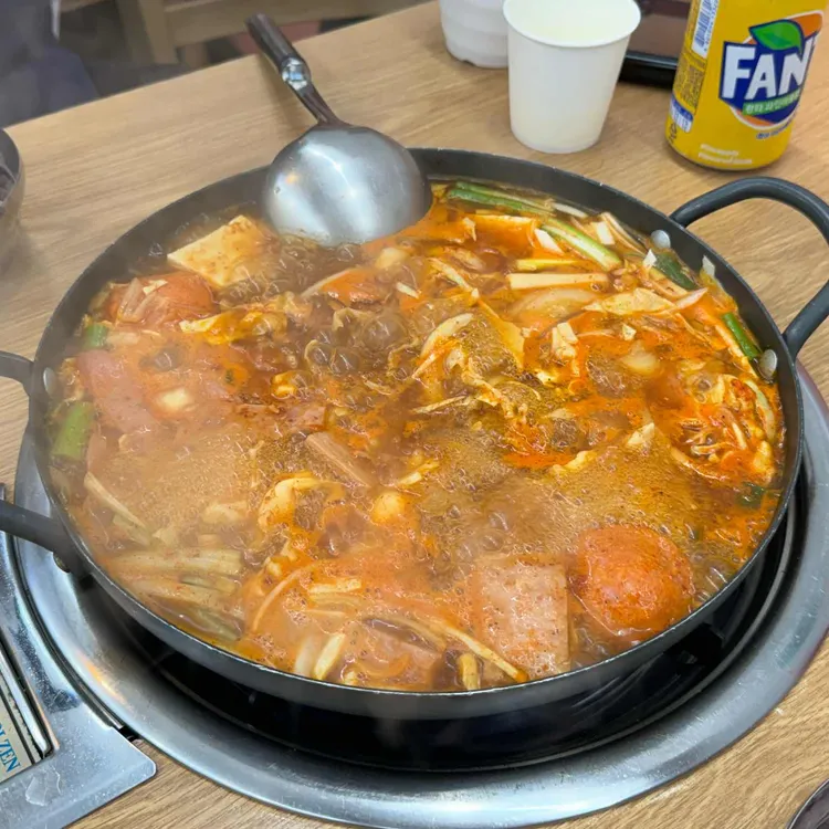 김뚜껑부대찌개 대표 사진