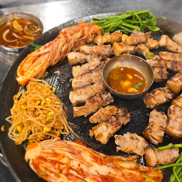 동두천솥뚜껑삼겹살 대표 사진
