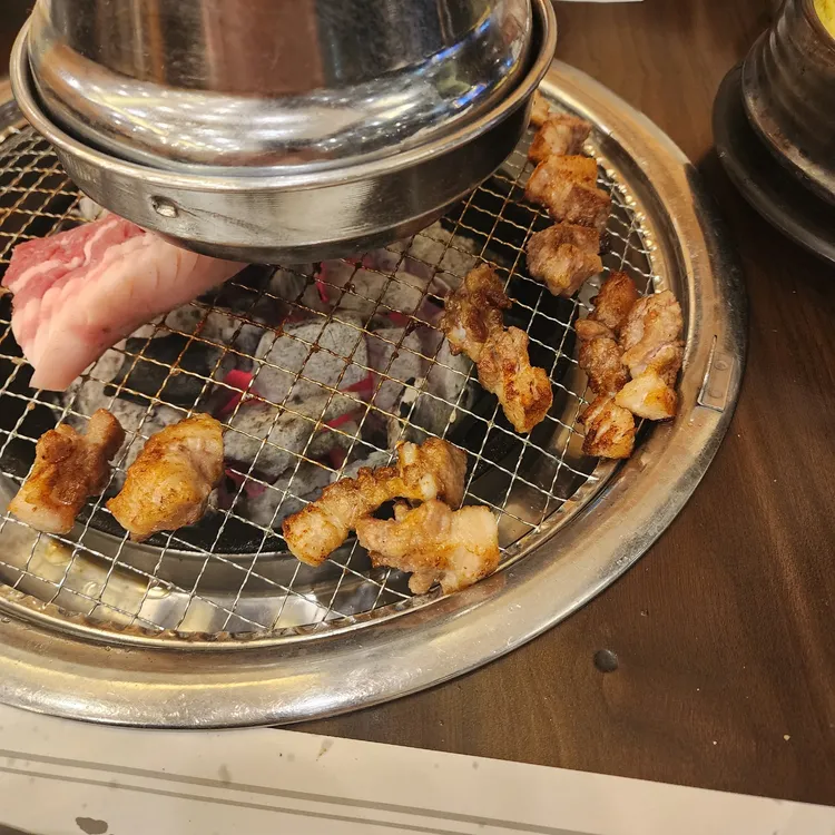 천왕봉흑돈 대표 사진