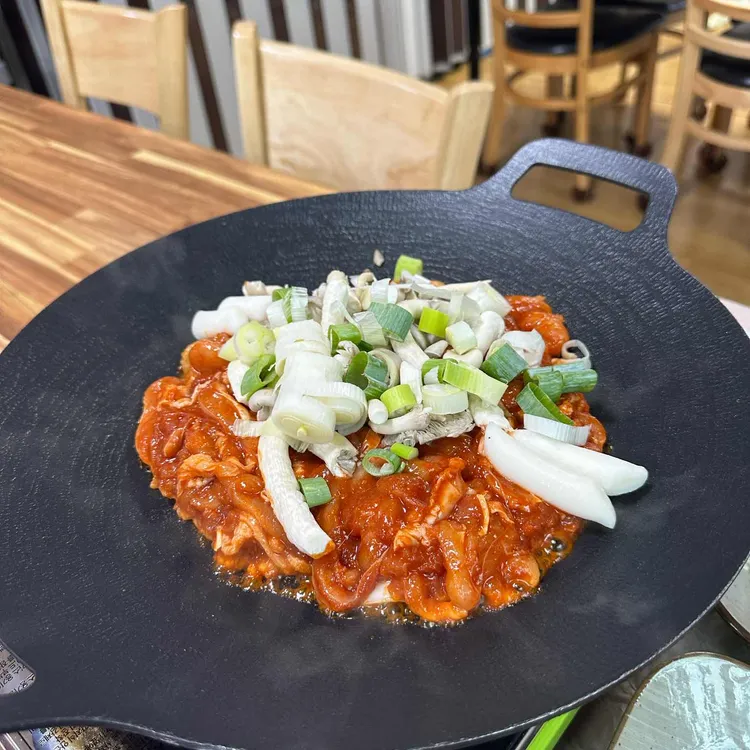 해물밭에 노는 닭 대표 사진