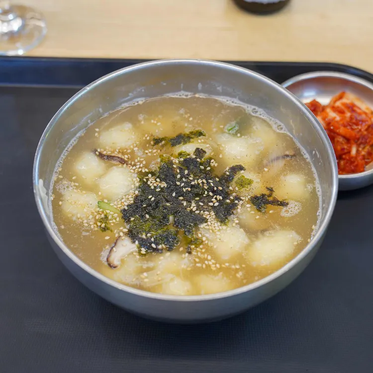 이층칼국수 - 삼척 장칼국수, 감자옹심이 맛집 | 다이닝코드, 빅데이터 맛집검색