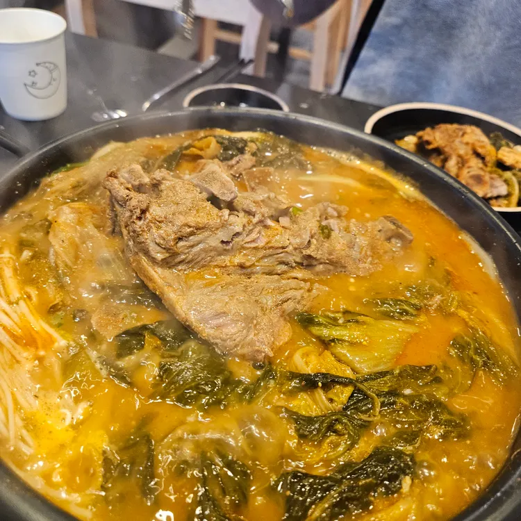 통뼈감자탕 대표 사진