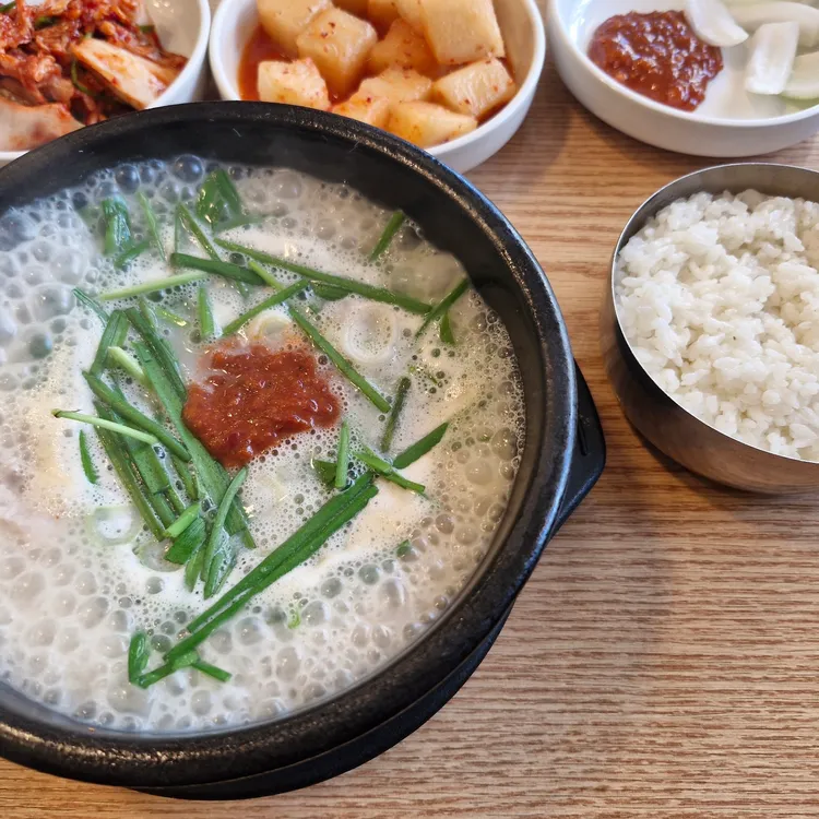 부산아지매국밥 대표 사진