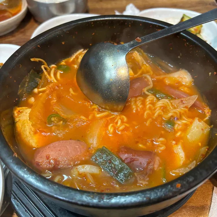 현지네식당 대표 사진