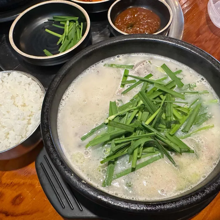 칠구네 신림동백순대 대표 사진