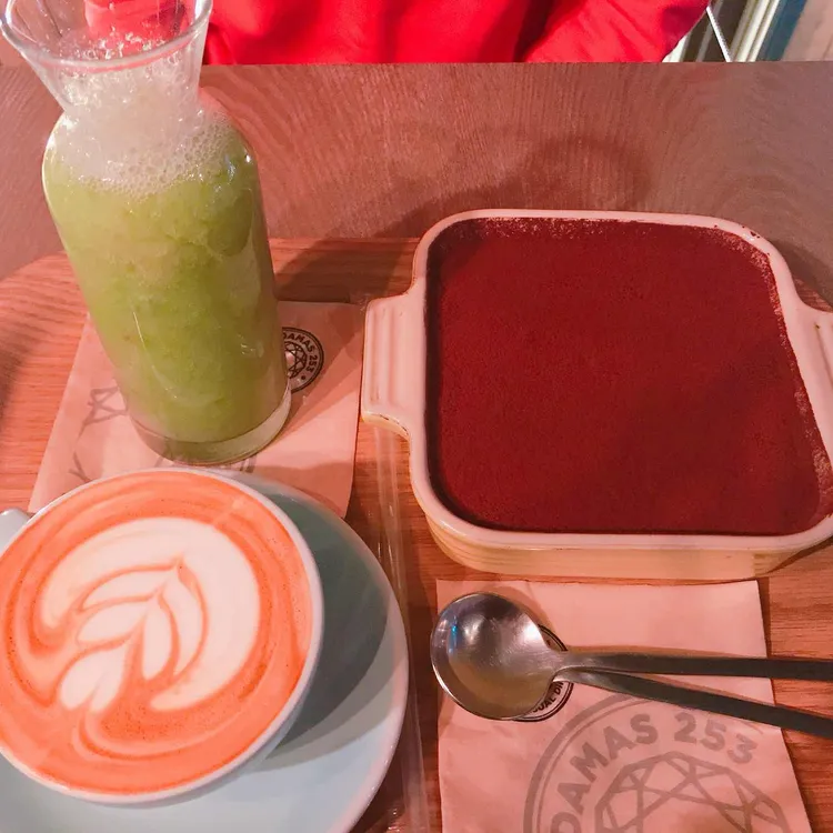 다이닝 카페 아다마스253 대표 사진