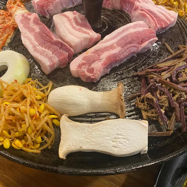 돌다리솥뚜껑삼겹살 대표 사진