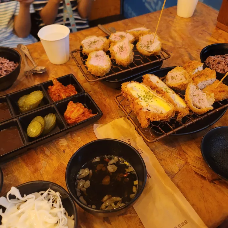 정성카츠 대표 사진