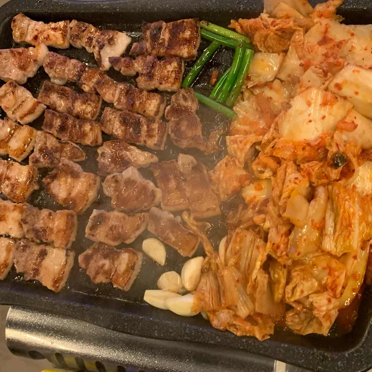 신 서산 생고기 김치삼겹살 전문점 대표 사진