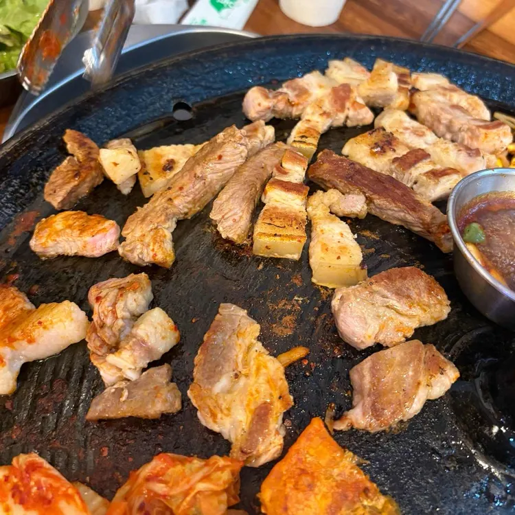 수니네 솥뚜껑 삼겹살 대표 사진