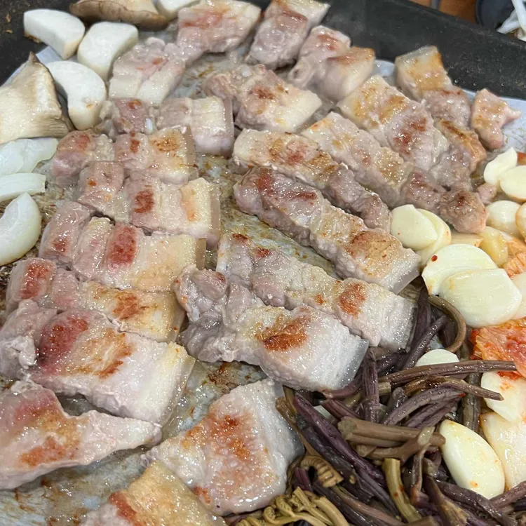 보물촌 꺼먹돼지 대표 사진