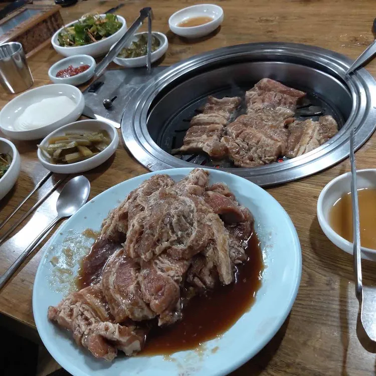 암돼지갈비&사계절밀면 대표 사진