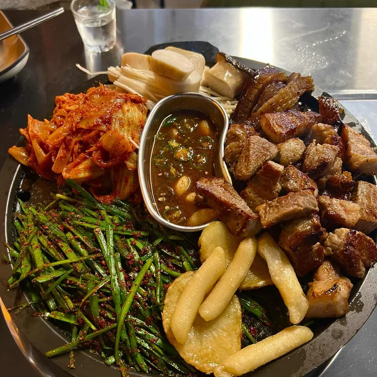 돼봉삼겹살 대표 사진