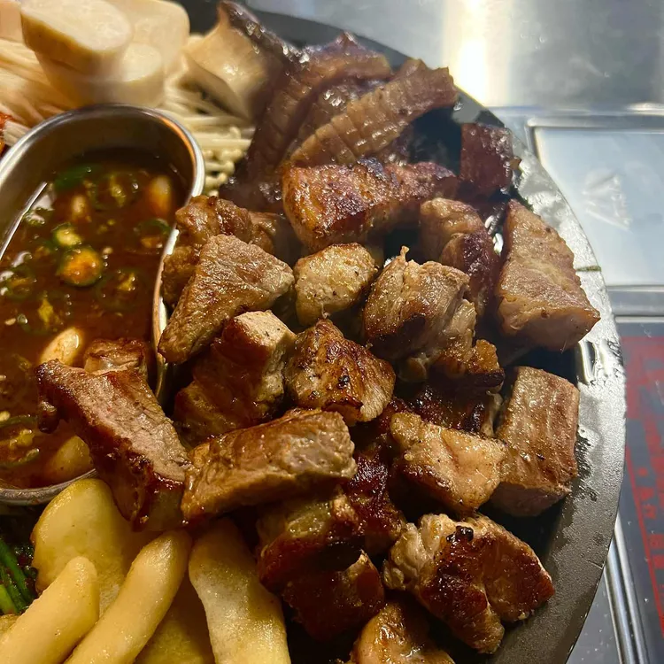 돼봉삼겹살 대표 사진