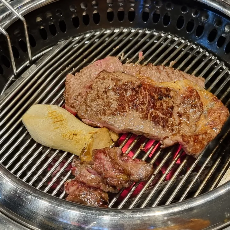 육끝 대표 사진