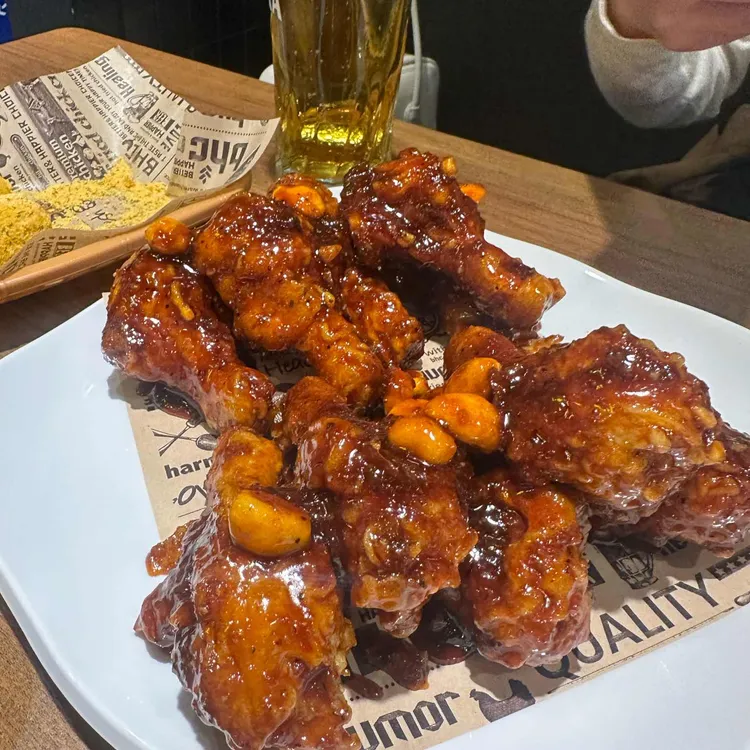 BHC 대표 사진