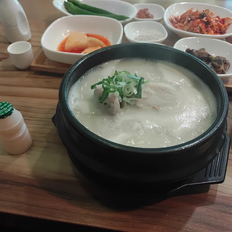 청송약수삼계탕 대표 사진