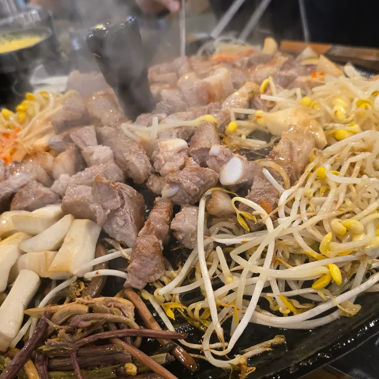 두툼 솥뚜껑삼겹살 대표 사진