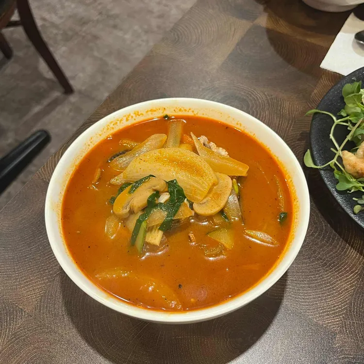 윤윤 차이나 대표 사진