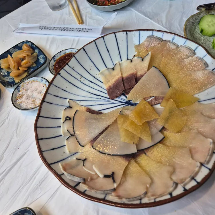 동우고래고기 대표 사진